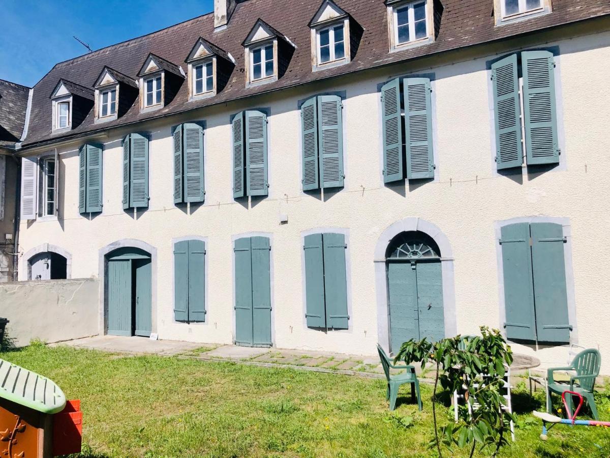 Une Maison De Famille Oloron-Sainte-Marie Exteriör bild